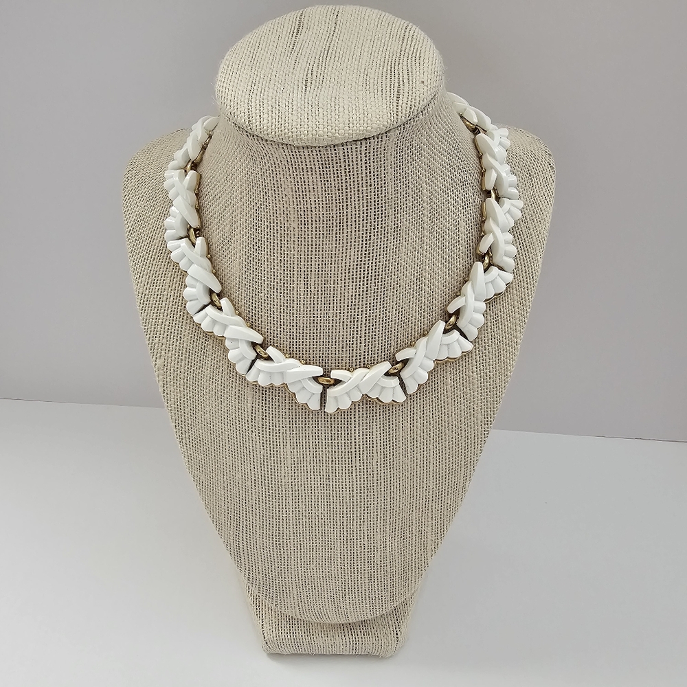 Vintage Crown Trifari White Lucite Ribbon Choker Necklace – Circa 1960s